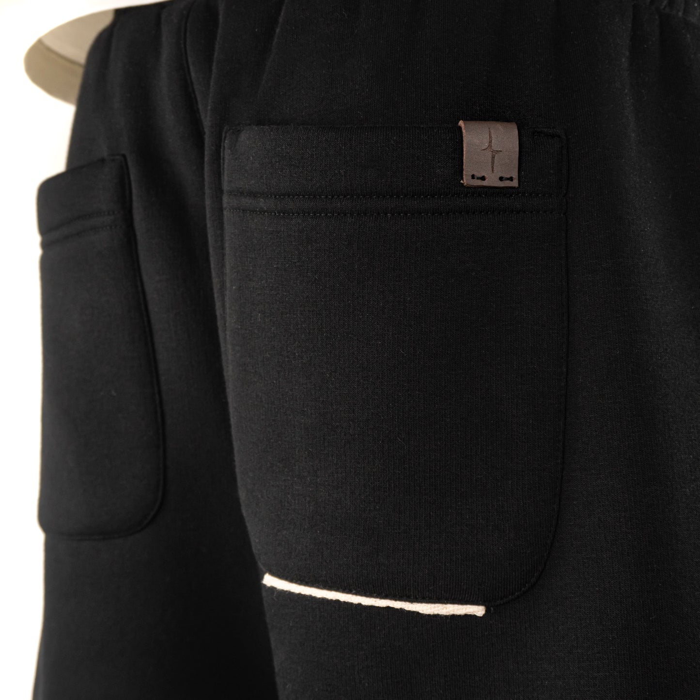 "FØGBOUND" SHORTS (BLACK)